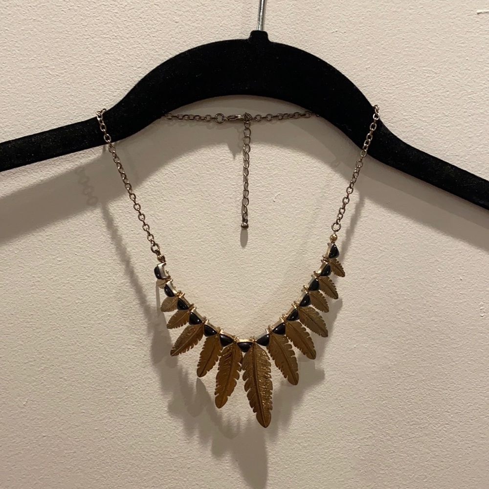 Good and black necklace